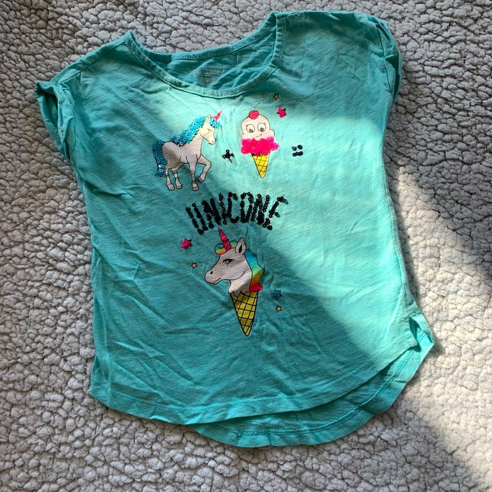 Girl’s graphic tee